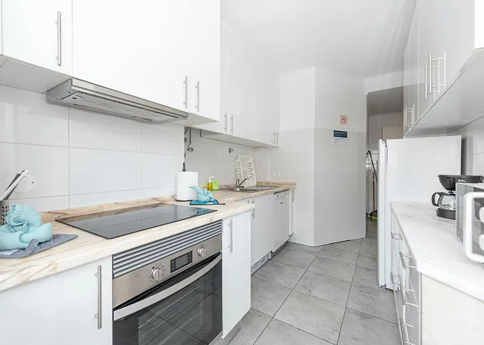 Houze Spacious Near Marques De Pombal Lägenhet *